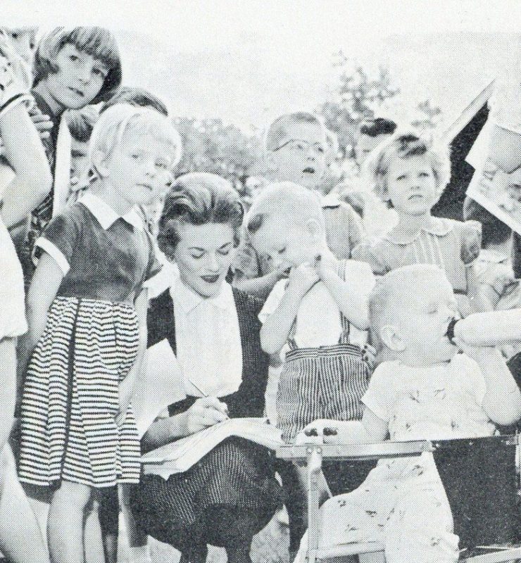 Miss JoAnn meets children at Pullen Park